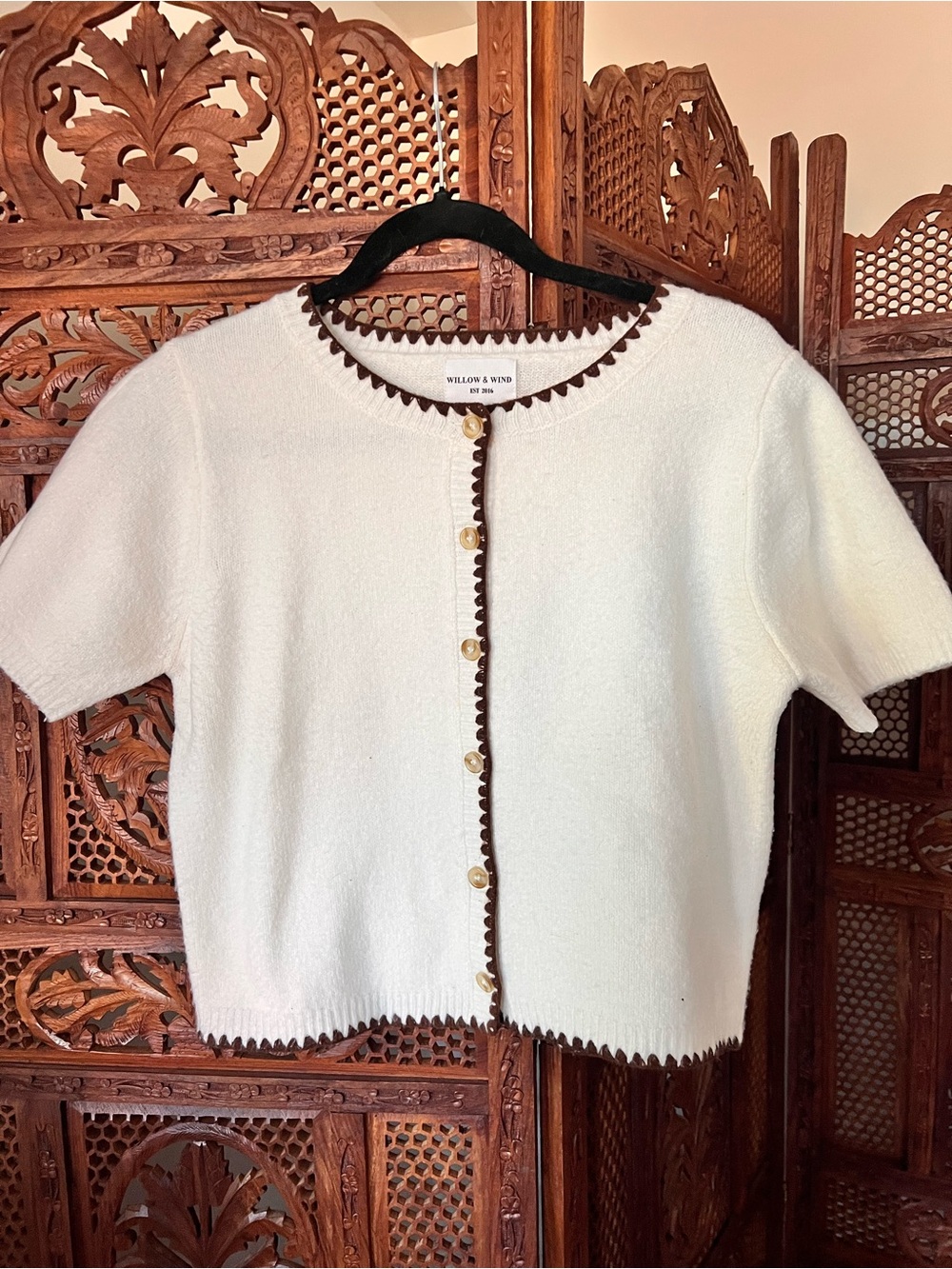 Willow & Wind White Short-Sleeve Button Cardigan with Brown Trim